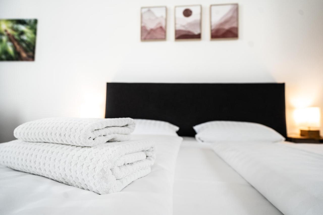 Hotel Zur Alten Stadtkellerei Лайпциг Екстериор снимка A duvet on a bed