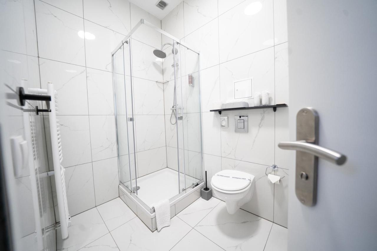 Hotel Zur Alten Stadtkellerei Лайпциг Екстериор снимка A shower cubicle