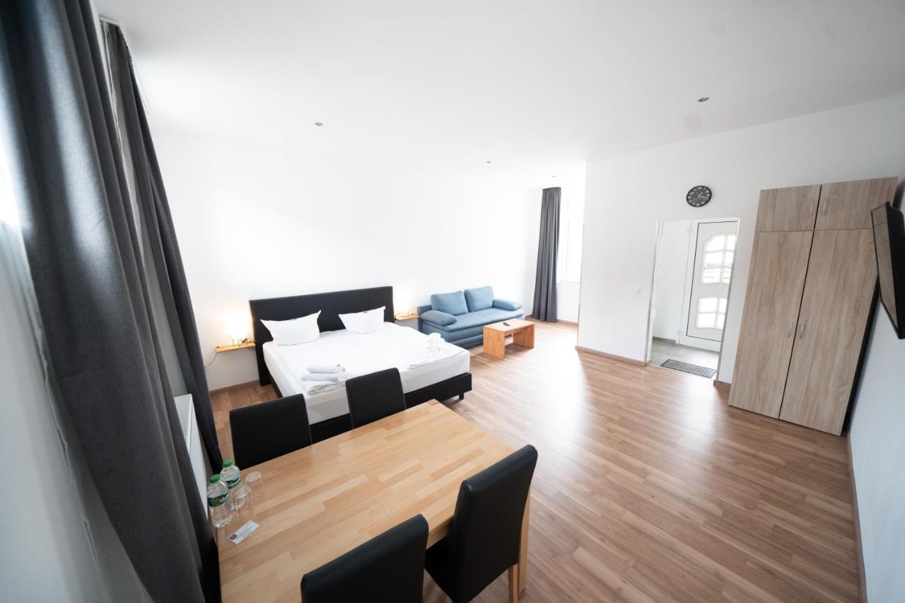 Hotel Zur Alten Stadtkellerei Лайпциг Екстериор снимка A typical studio apartment