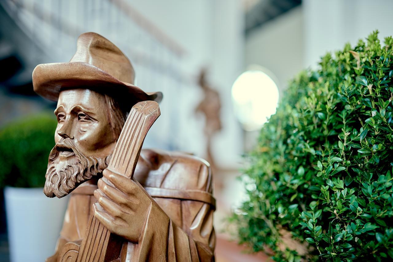 Hotel Zur Alten Stadtkellerei Лайпциг Екстериор снимка Statue of Saint Isidorus the Farmer